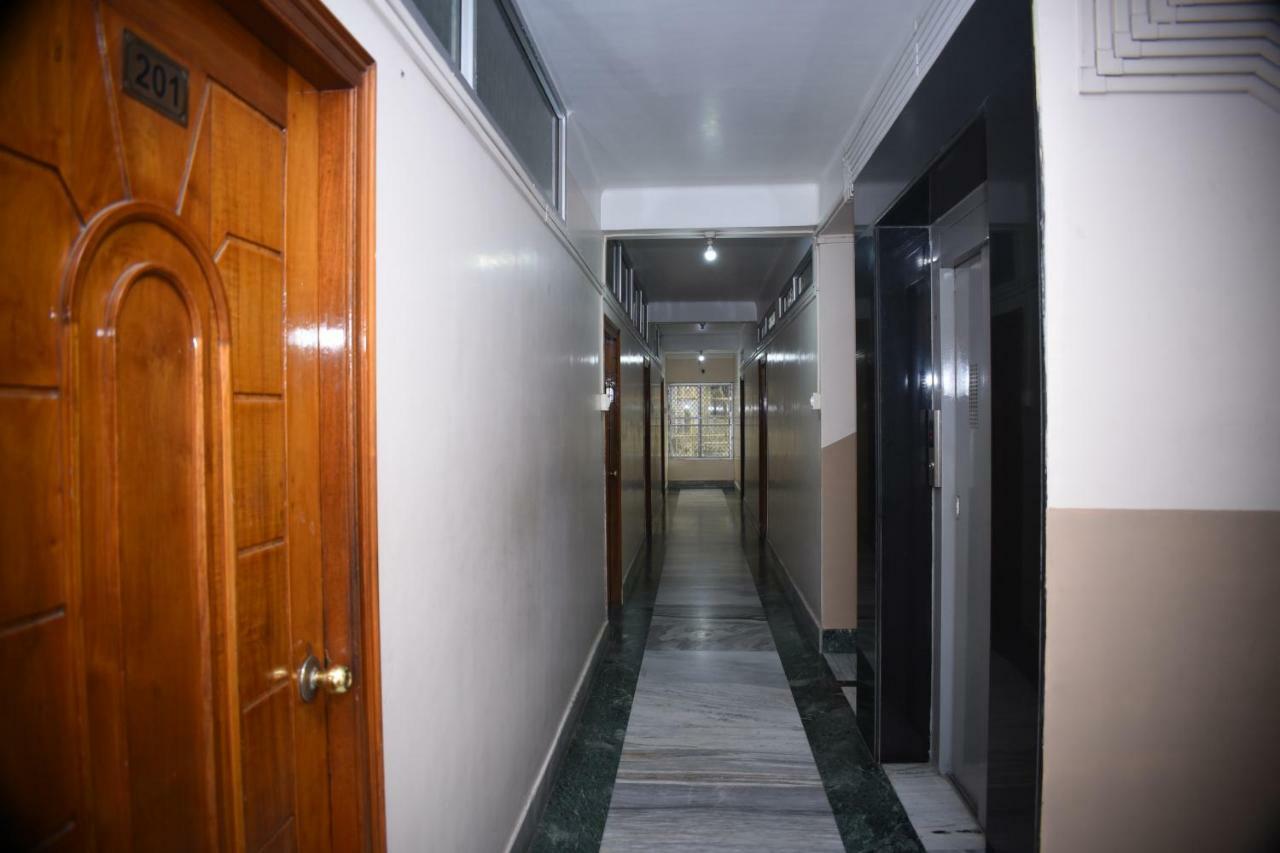 Spot On 37646 Hotel Centre Palace Silchar Bagian luar foto